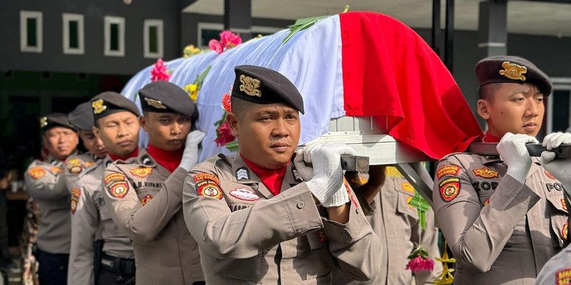 Polres Mahulu Kehilangan Anggota Terbaiknya, Beri Penghormatan Terakhir bagi Bripka Asriansyah,&nbsp;SH