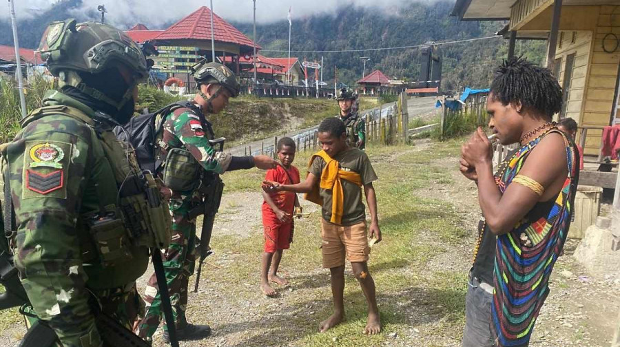 Tebar Cinta Kasih, TK J2 Sambangi Masyarakat dan Berikan Bantuan