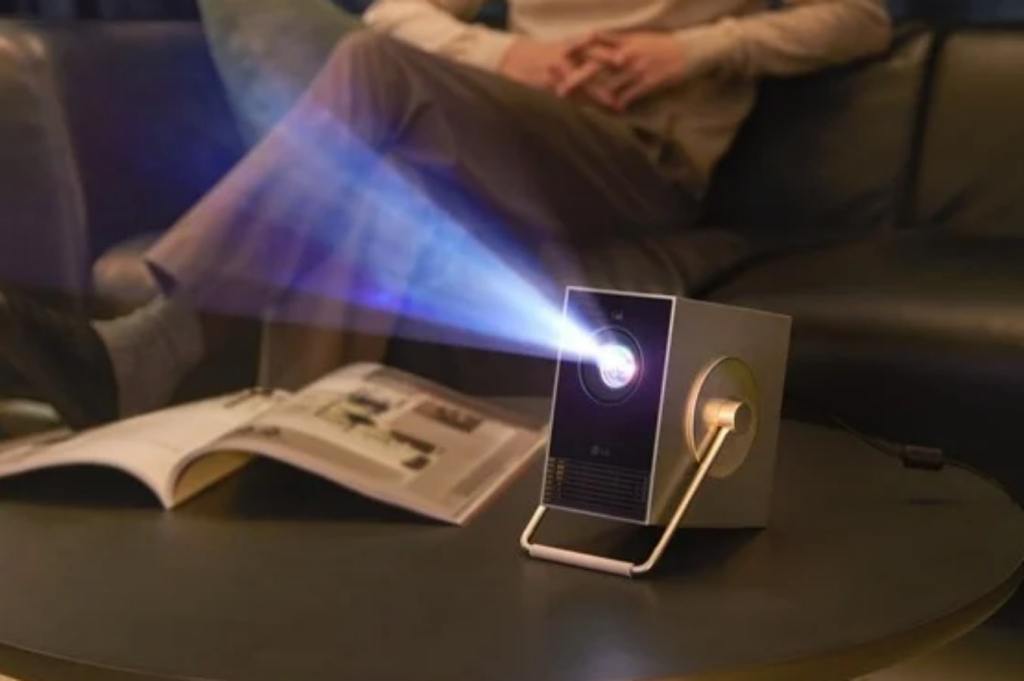 Proyektor LG CineBeam Q dengan Portabilitas, Resolusi 4K Diluncurkan, Segini&nbsp;Harganya