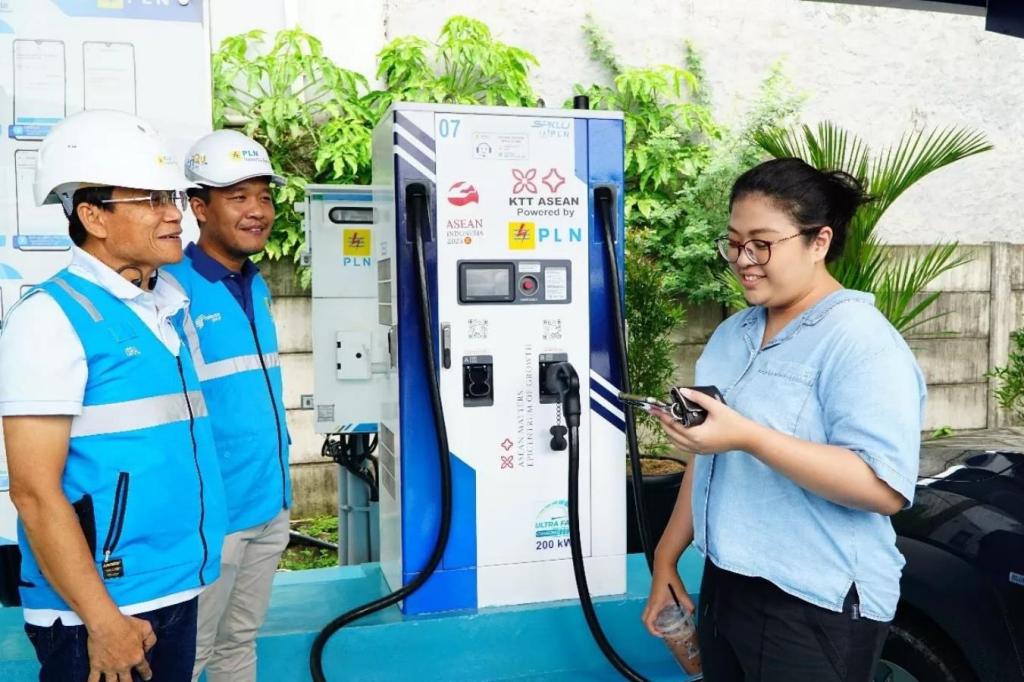 Sebanyak 111 SPKLU Akan Ditambahkan PLN di Berbagai Ruas Tol, Cek Daftar Lokasi Rest Area-nya&nbsp;Disini