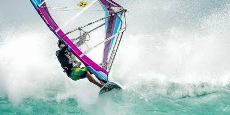 Sejumlah Lokasi Terbaik untuk Surfing di Indonesia