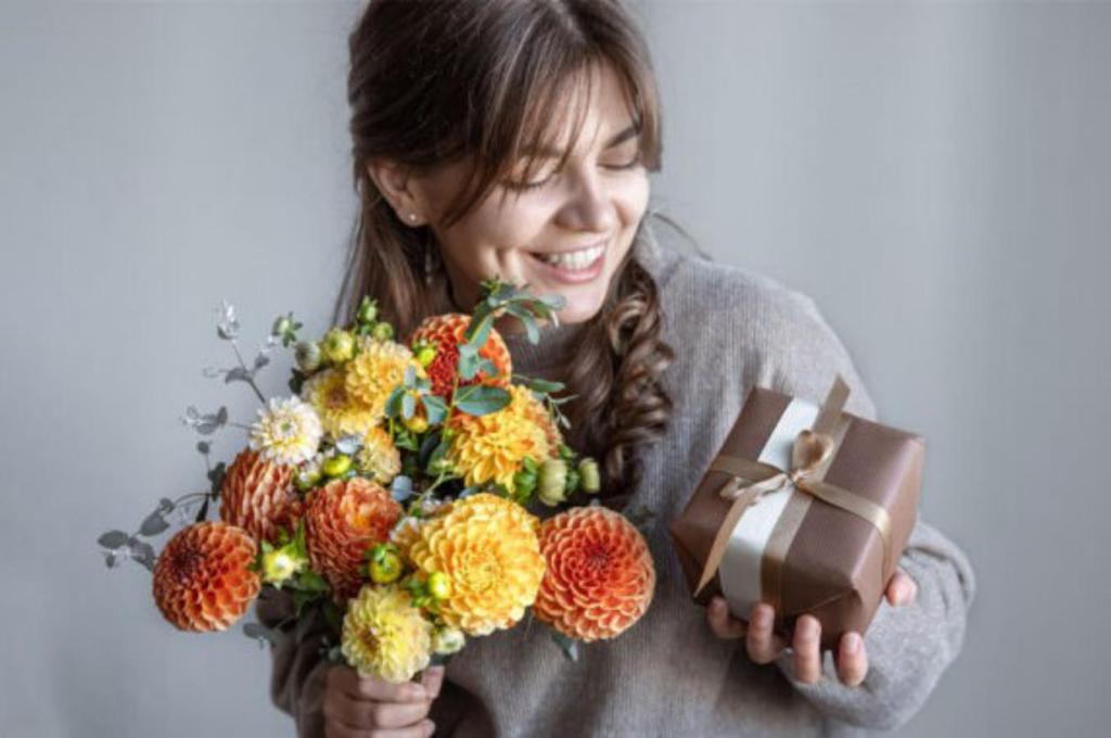 Ide Hadiah Bijaksana untuk Mengejutkan Wanita yang Anda Cintai