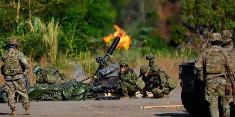 Dentuman Senjata Berat Guncang Langit&nbsp;Situbondo