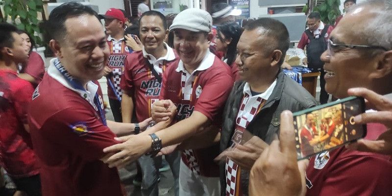 Ketum PWI Pusat Zulmansyah Sambut Pelari SIWO PWI Malang Raya Night&nbsp;Run