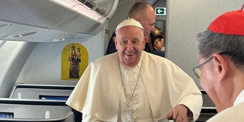 Paus Fransiskus Mulai Perjalanan Kerasulan Internasional ke-45 Menuju&nbsp;Jakarta