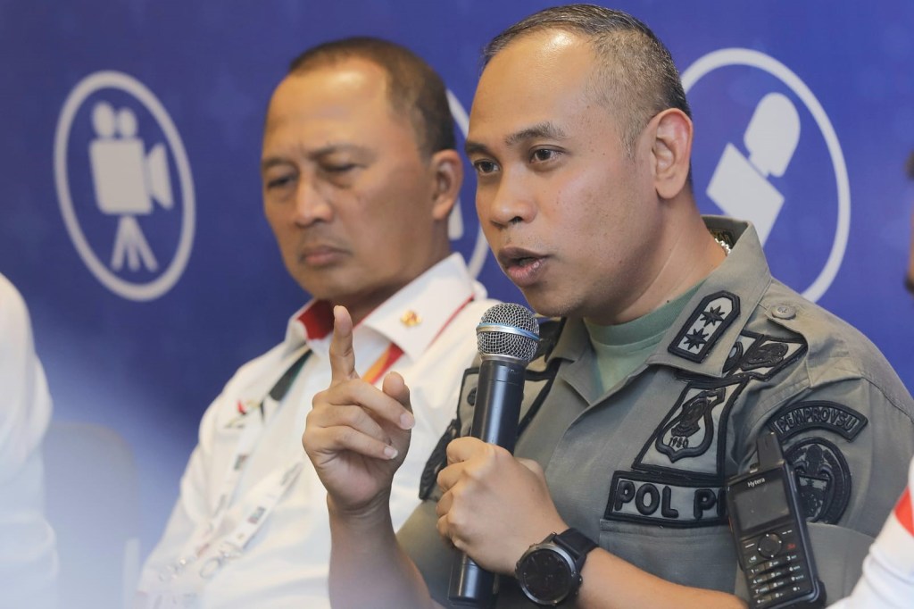 39 Bendera Berkibar Meriah di Pembukaan PON XXI, Simbol Persatuan&nbsp;Indonesia