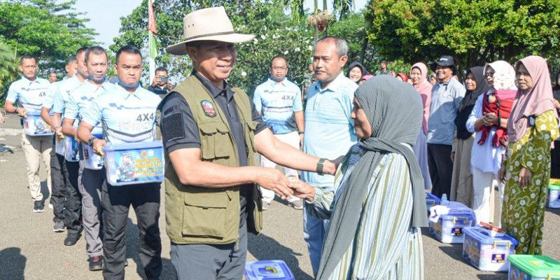 Panglima TNI Bagikan Ratusan Paket Sembako dan Tanam Pohon di PMPP&nbsp;TNI